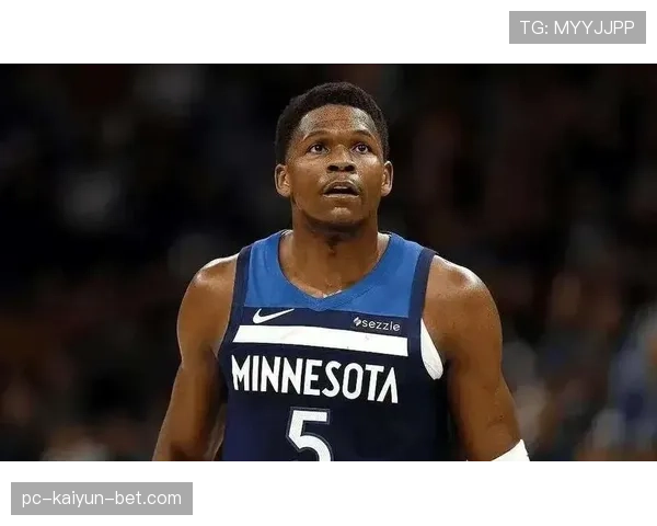 安东尼·爱德华兹突破拉开对位差距 提升球队关键时刻得分效率