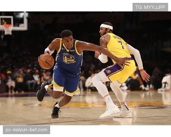 埃迪·琼斯突破拉开空间助湖人内线聚焦提升进攻效率