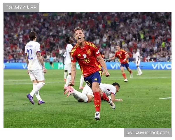 奥尔莫在10号位与边锋角色间的切换如何释放其进攻价值