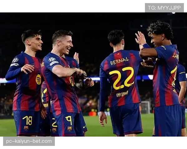 巴萨重建方向看似明确，实则阵容与战术混乱加剧，问题已逐步反映在成绩稳定性上